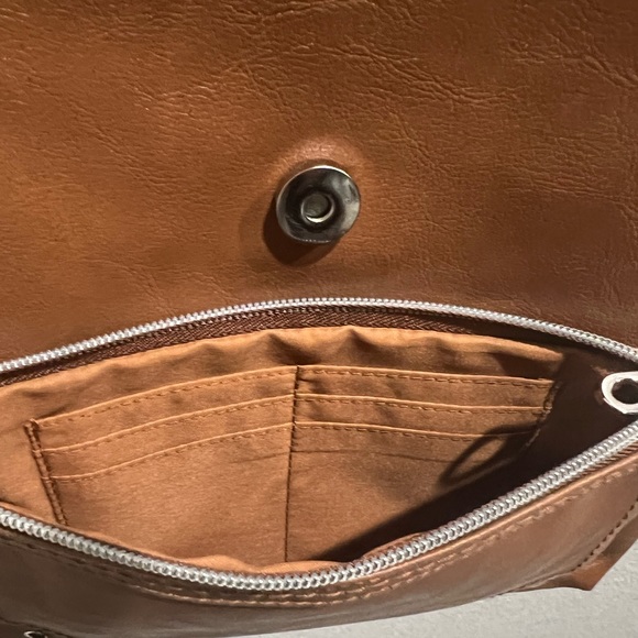 Relic Medium Size Flap Crossbody Purse Camel Brown Color NWOT - Picture 5 of 12